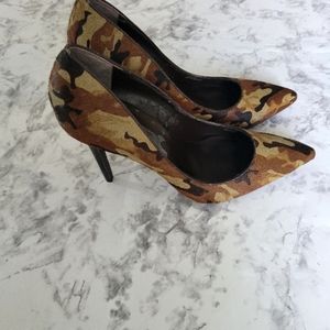 INC Army Camo Heel. Sz10 Heel height is 11cm/4.33 inches